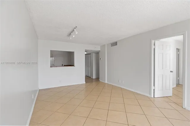 $1,850 | 1830 Dixianna Street, Unit 503, Hollywood, FL 33020