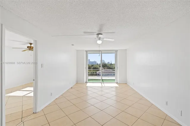 $1,850 | 1830 Dixianna Street, Unit 503, Hollywood, FL 33020