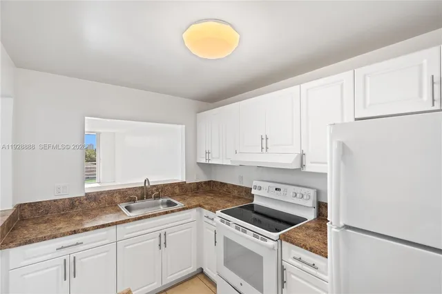 $1,850 | 1830 Dixianna Street, Unit 503, Hollywood, FL 33020