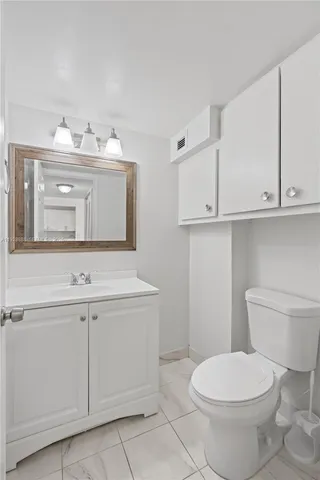 $1,850 | 1830 Dixianna Street, Unit 503, Hollywood, FL 33020