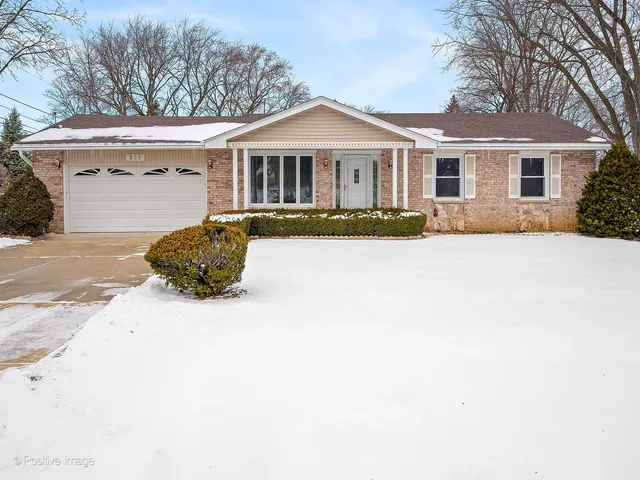 $360,000 | 322 68th Street, Darien, IL 60561