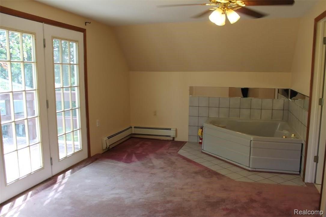 1860 Layton Road Fowlerville, MI 48836 - Photo 21 of 36 house6.jpg