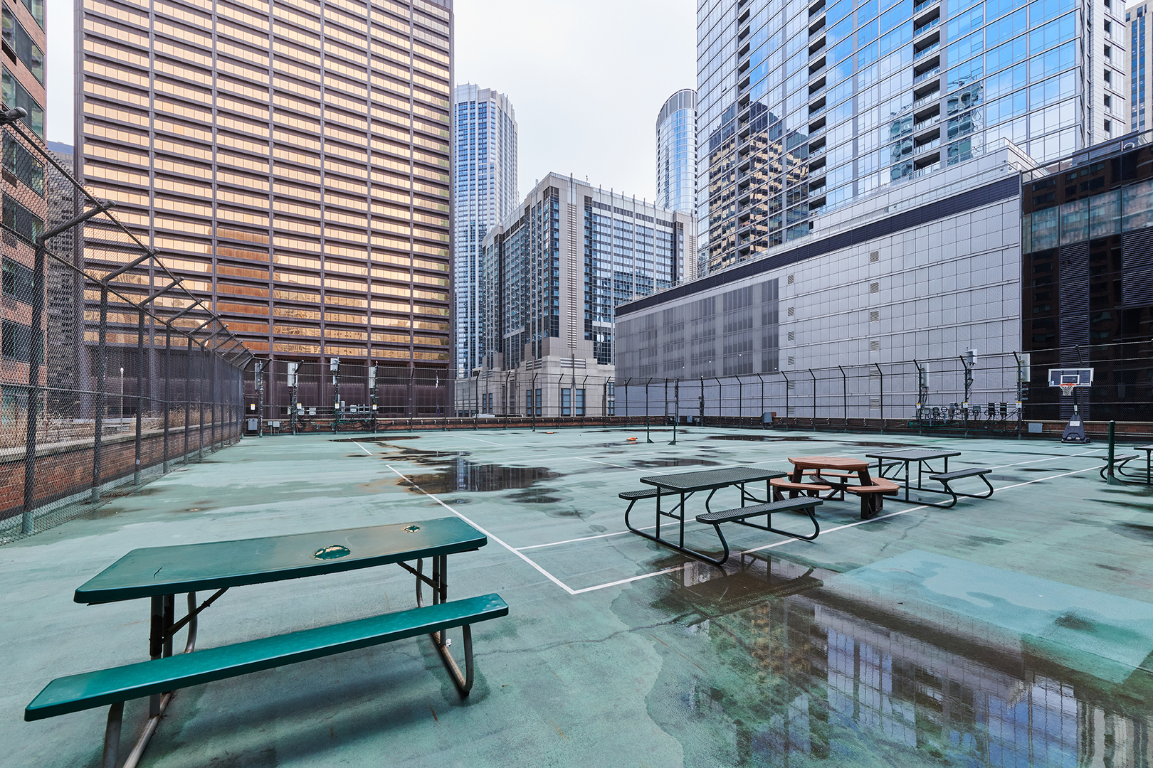 211 East Ohio Street, Unit 614 Chicago, IL 60611 - Photo 19 of 21 a view of a patio with a table and chairs