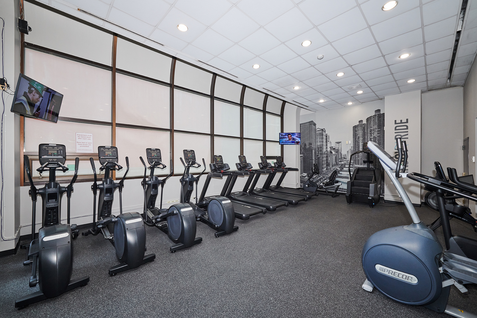 211 East Ohio Street, Unit 614 Chicago, IL 60611 - Photo 20 of 21 a view of a room with gym equipment
