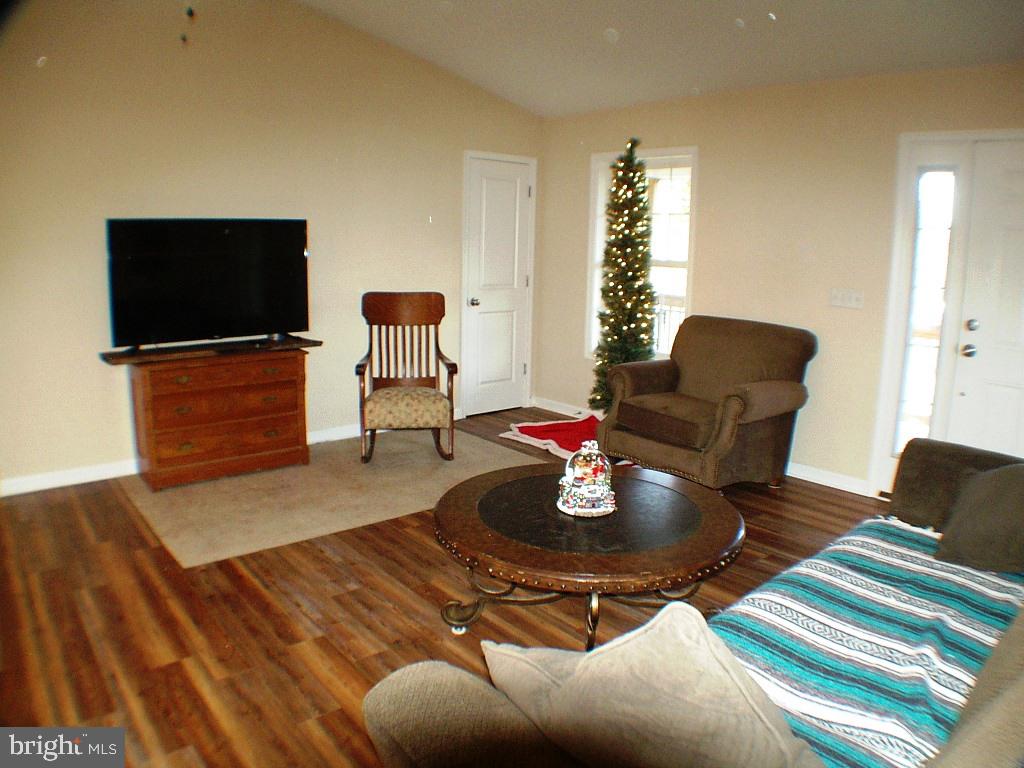 140 Guard Road Middletown, VA 22645 - Photo 12 of 87 Living Room