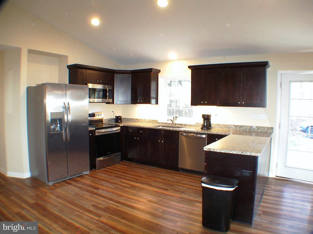 140 Guard Road Middletown, VA 22645 - Photo 16 of 87 Gourmet Kitchen W Stainless Steel Appliances