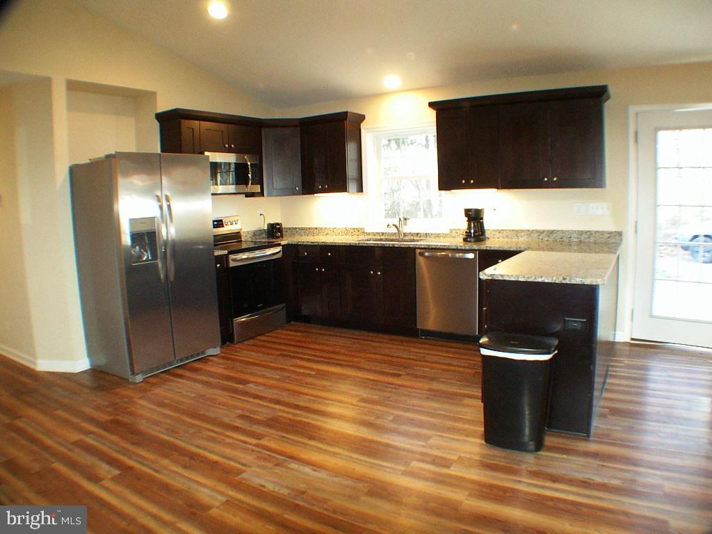 140 Guard Road Middletown, VA 22645 - Photo 17 of 87 Gourmet Kitchen