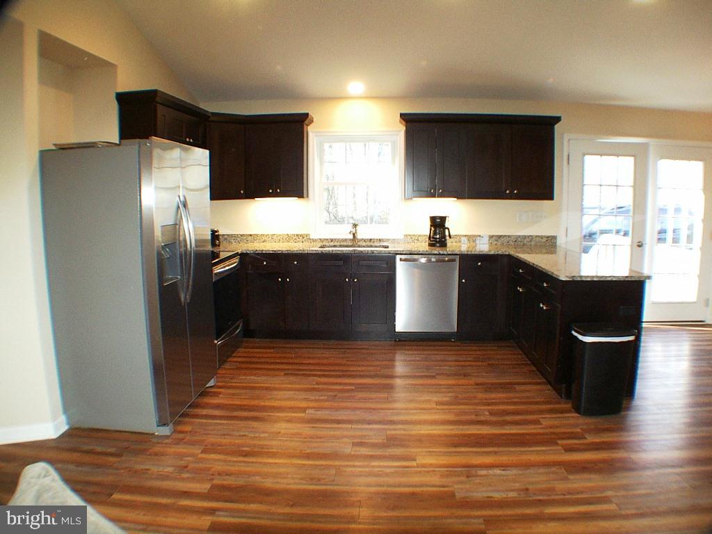 140 Guard Road Middletown, VA 22645 - Photo 18 of 87 Gourmet Kitchen