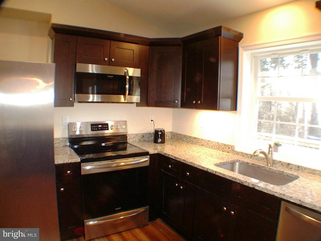 140 Guard Road Middletown, VA 22645 - Photo 19 of 87 Gourmet Kitchen W/Granite Counters