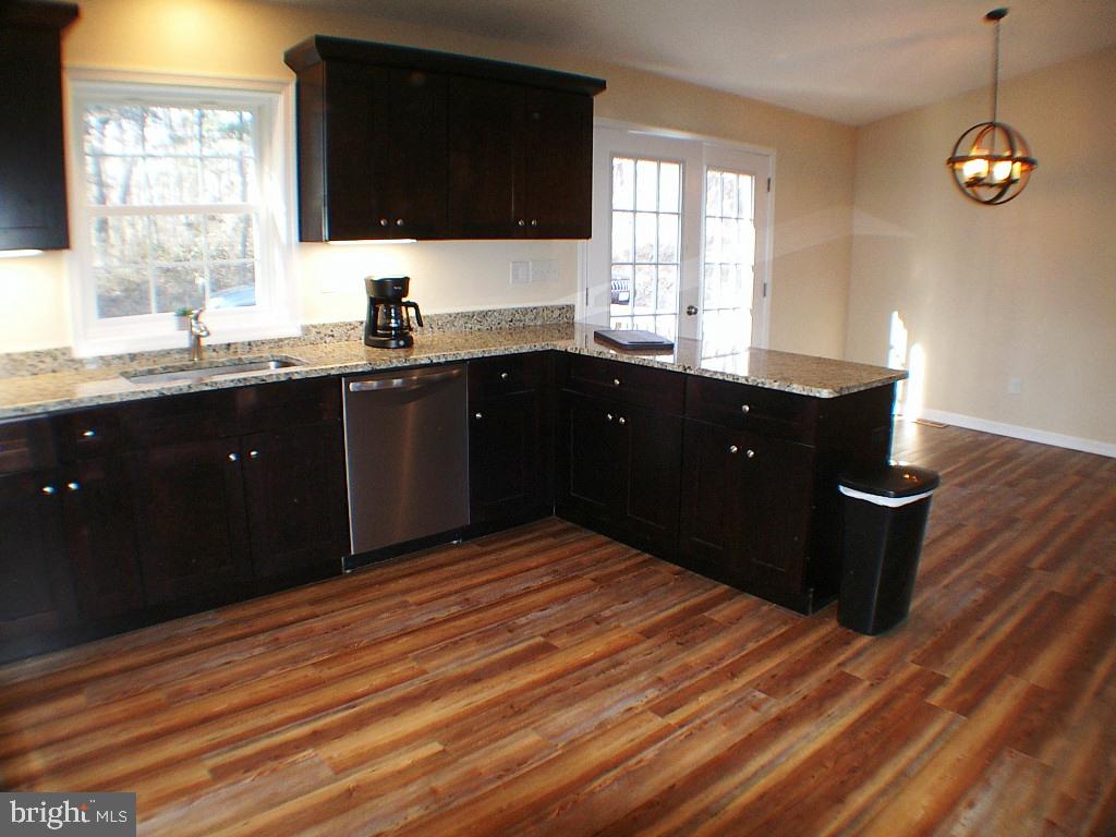 140 Guard Road Middletown, VA 22645 - Photo 20 of 87 Gourmet Kitchen W/Granite Counters