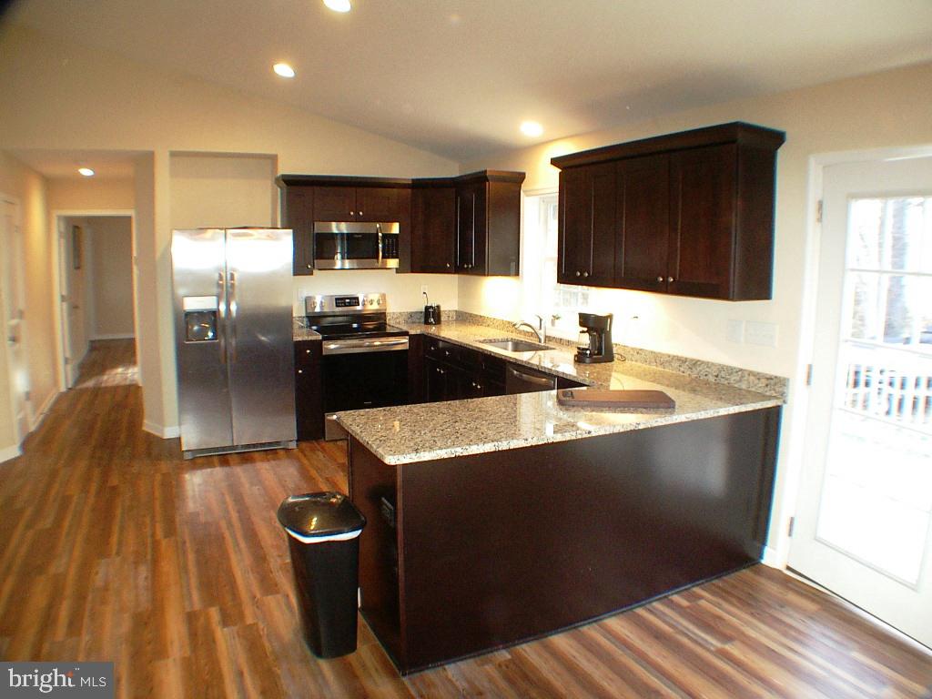 140 Guard Road Middletown, VA 22645 - Photo 22 of 87 Gourmet Kitchen W/Granite Counters