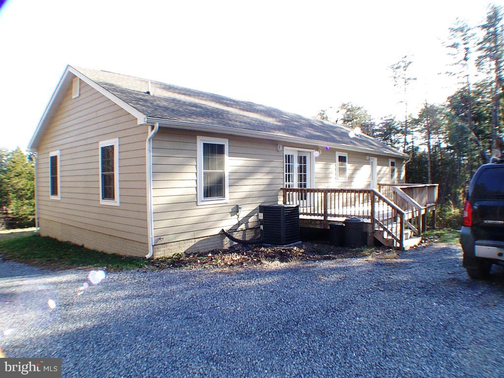 140 Guard Road Middletown, VA 22645 - Photo 4 of 87 Nice Deck in the Back