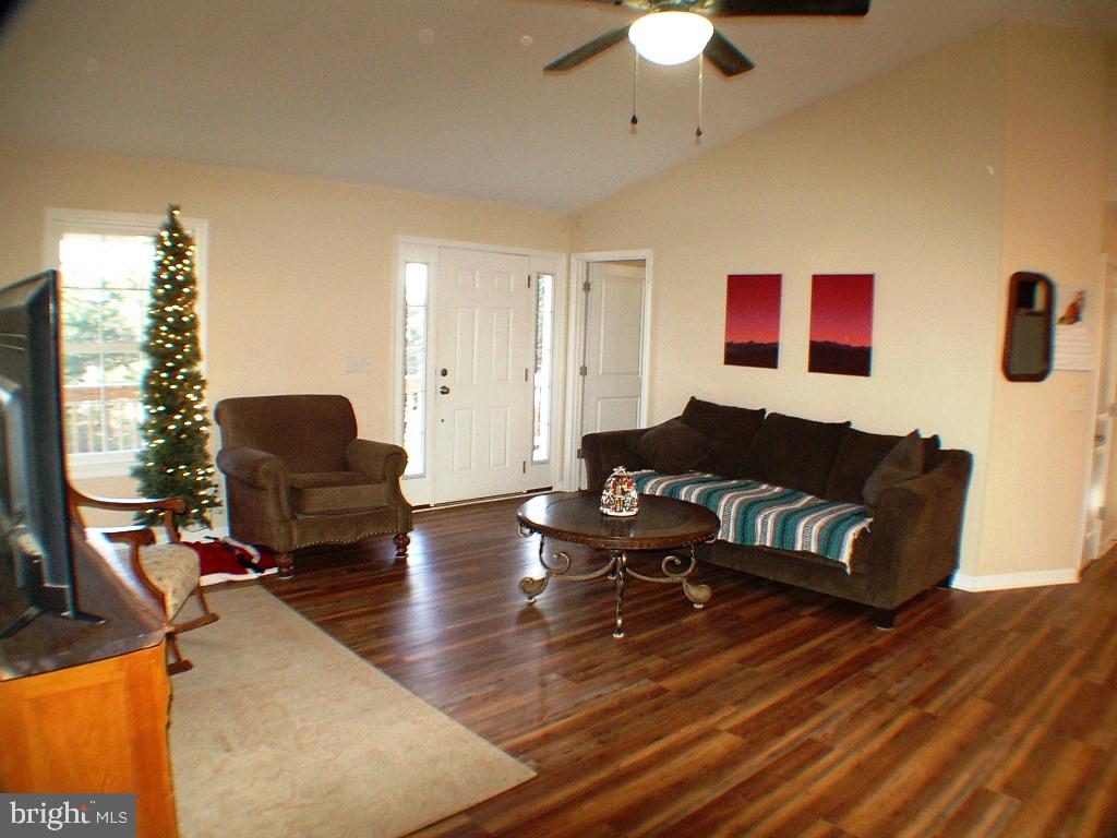 140 Guard Road Middletown, VA 22645 - Photo 7 of 87 Living Room