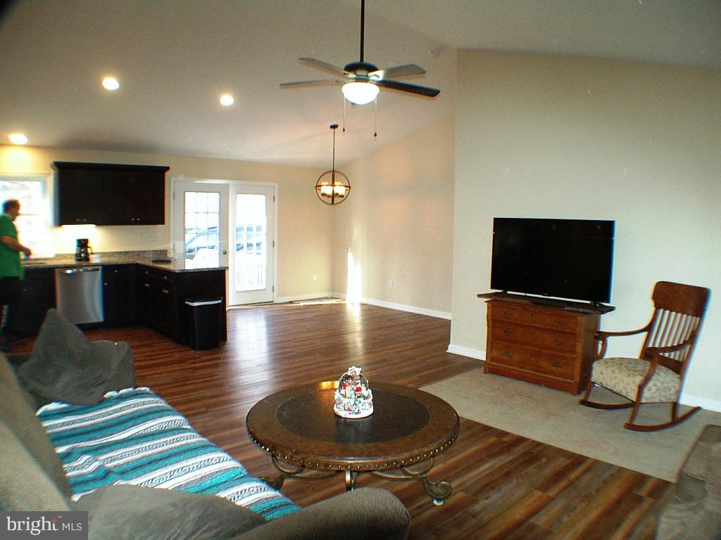 140 Guard Road Middletown, VA 22645 - Photo 10 of 87 Living Room