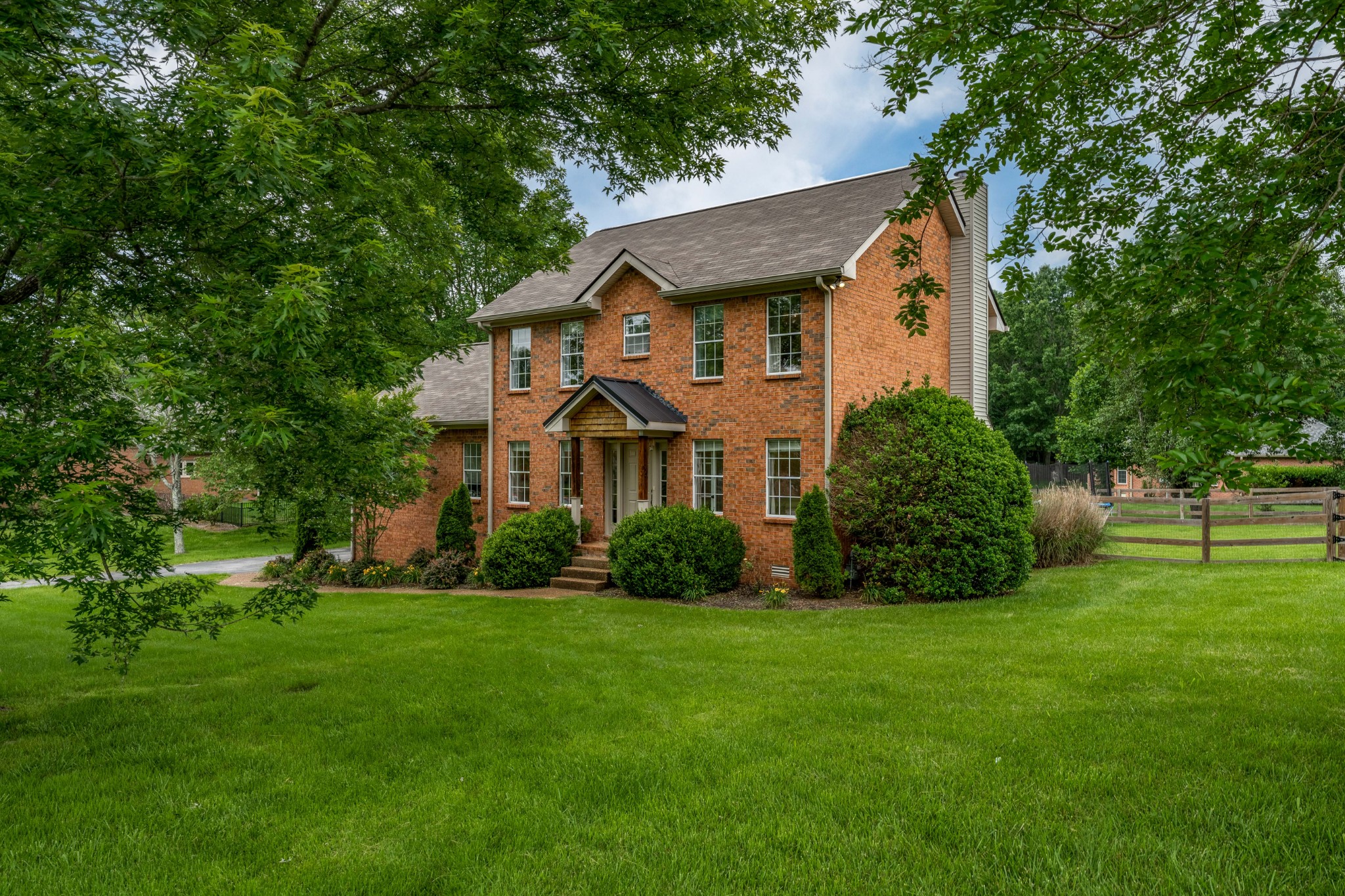 809 Ridgetop Drive Mount Juliet, TN 37122 - Photo 3 of 32 a view of a yard in front of house