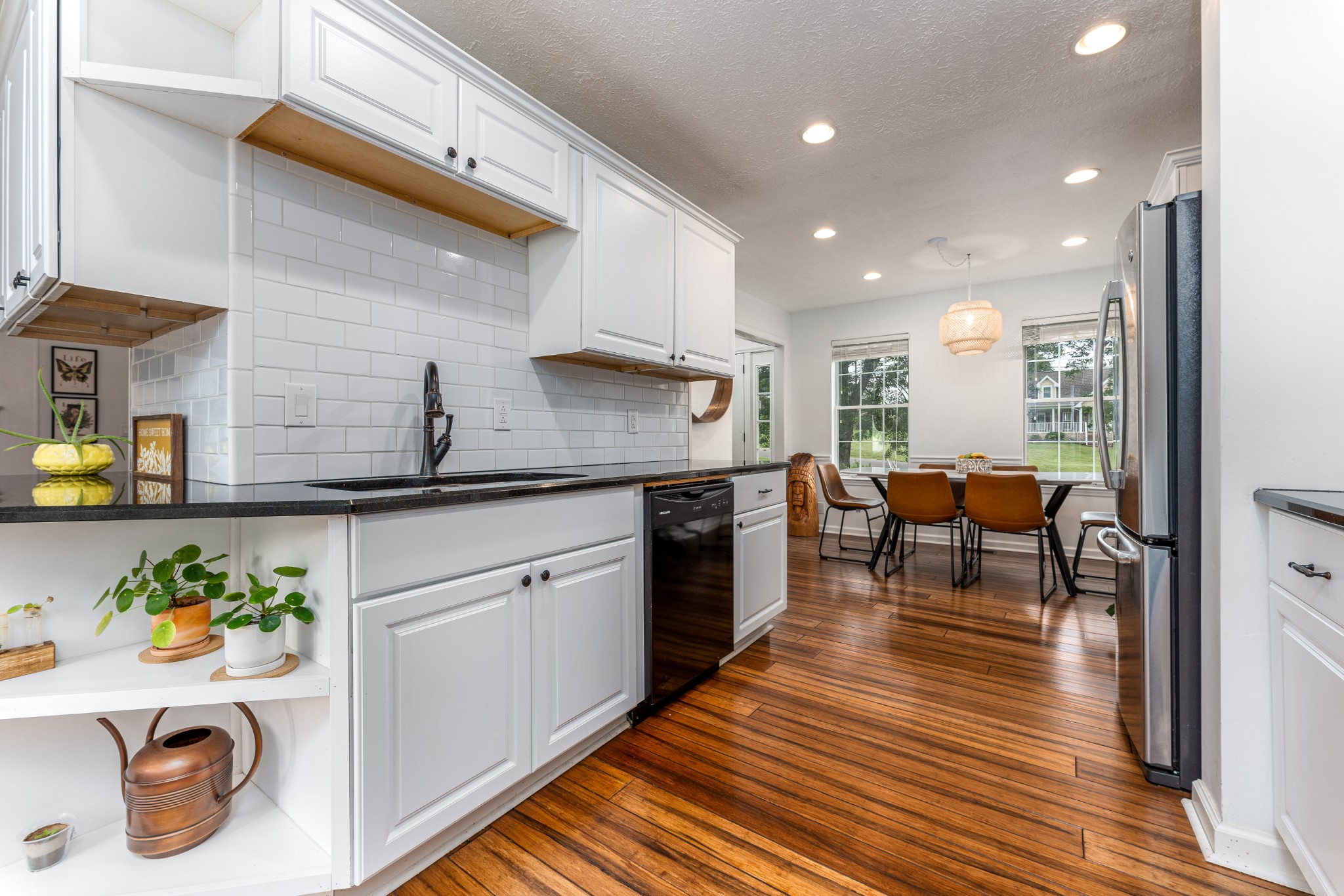 809 Ridgetop Drive Mount Juliet, TN 37122 - Photo 4 of 32 a kitchen with granite countertop lots of counter top space