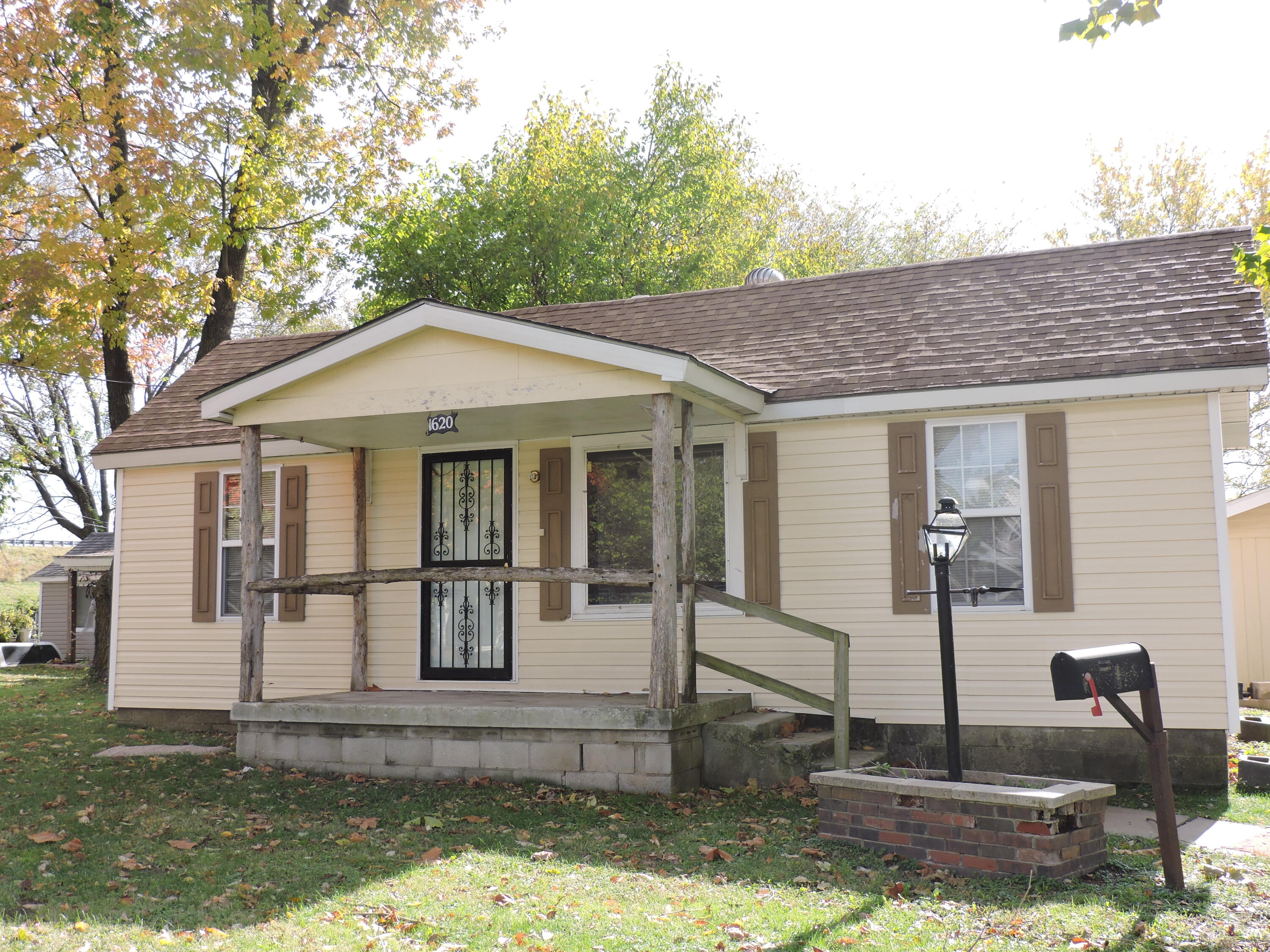 1620 West Florida Street Springfield, MO 65803 - Photo 1 of 1 DSCN4768