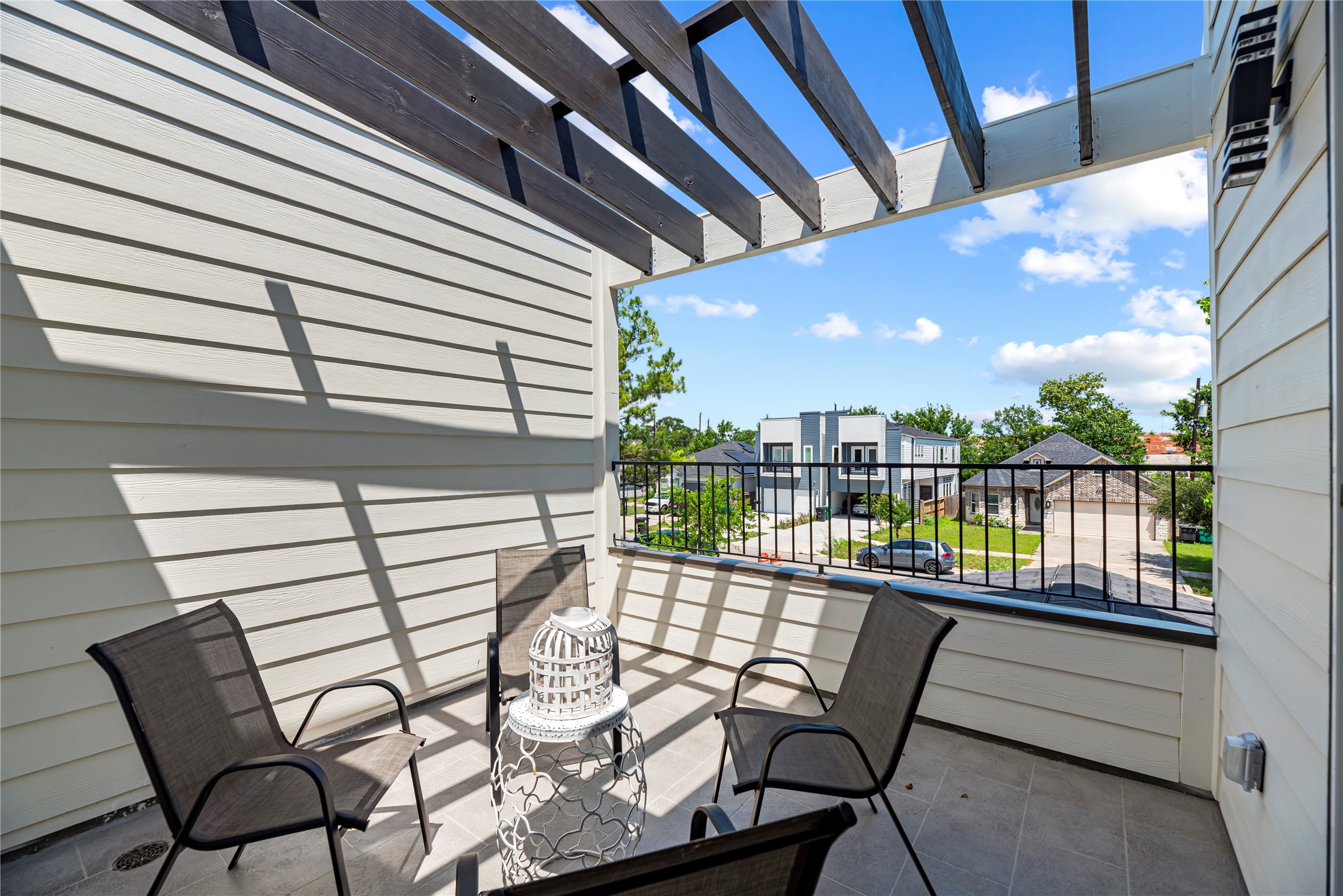 7210 England Street Houston, TX 77021 - Photo 11 of 37 a view of a chairs and table in the balcony
