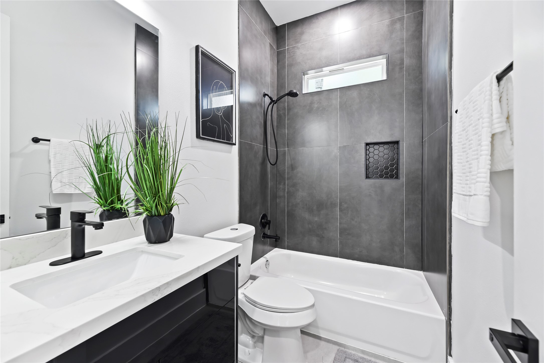 7210 England Street Houston, TX 77021 - Photo 22 of 37 a bathroom with a sink a toilet and tub
