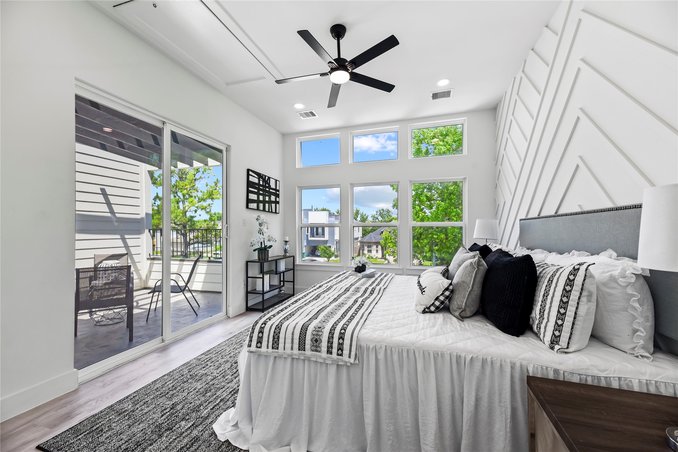 7210 England Street Houston, TX 77021 - Photo 32 of 37 a bedroom with a large bed and a large window