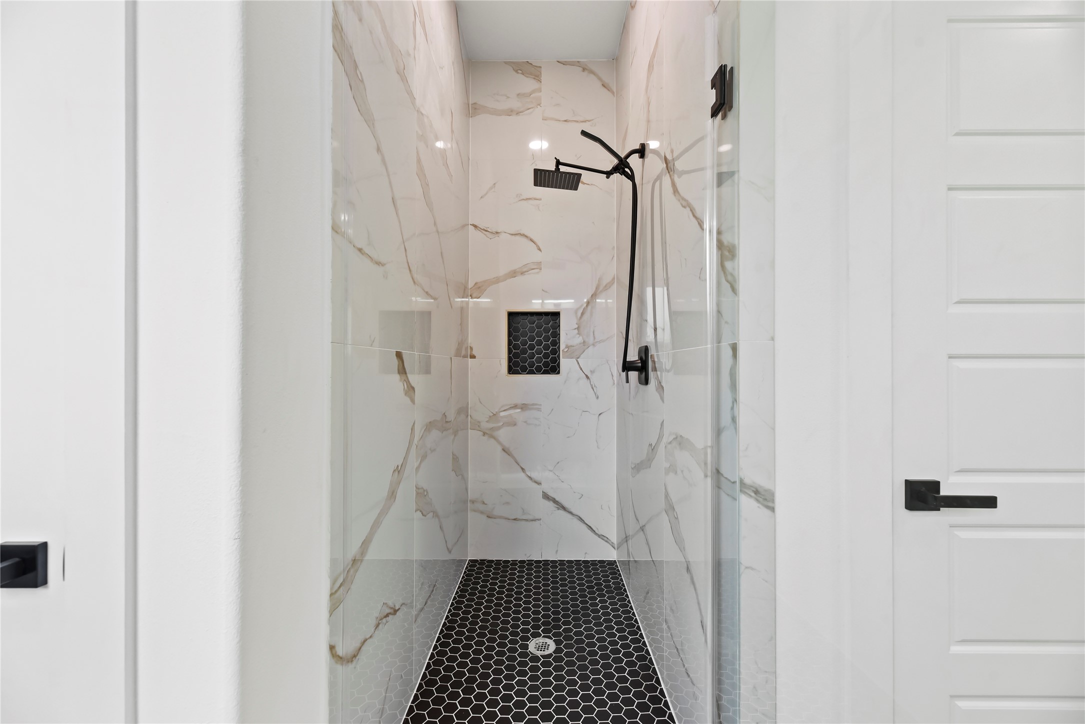 7210 England Street Houston, TX 77021 - Photo 35 of 37 a bathroom with a shower