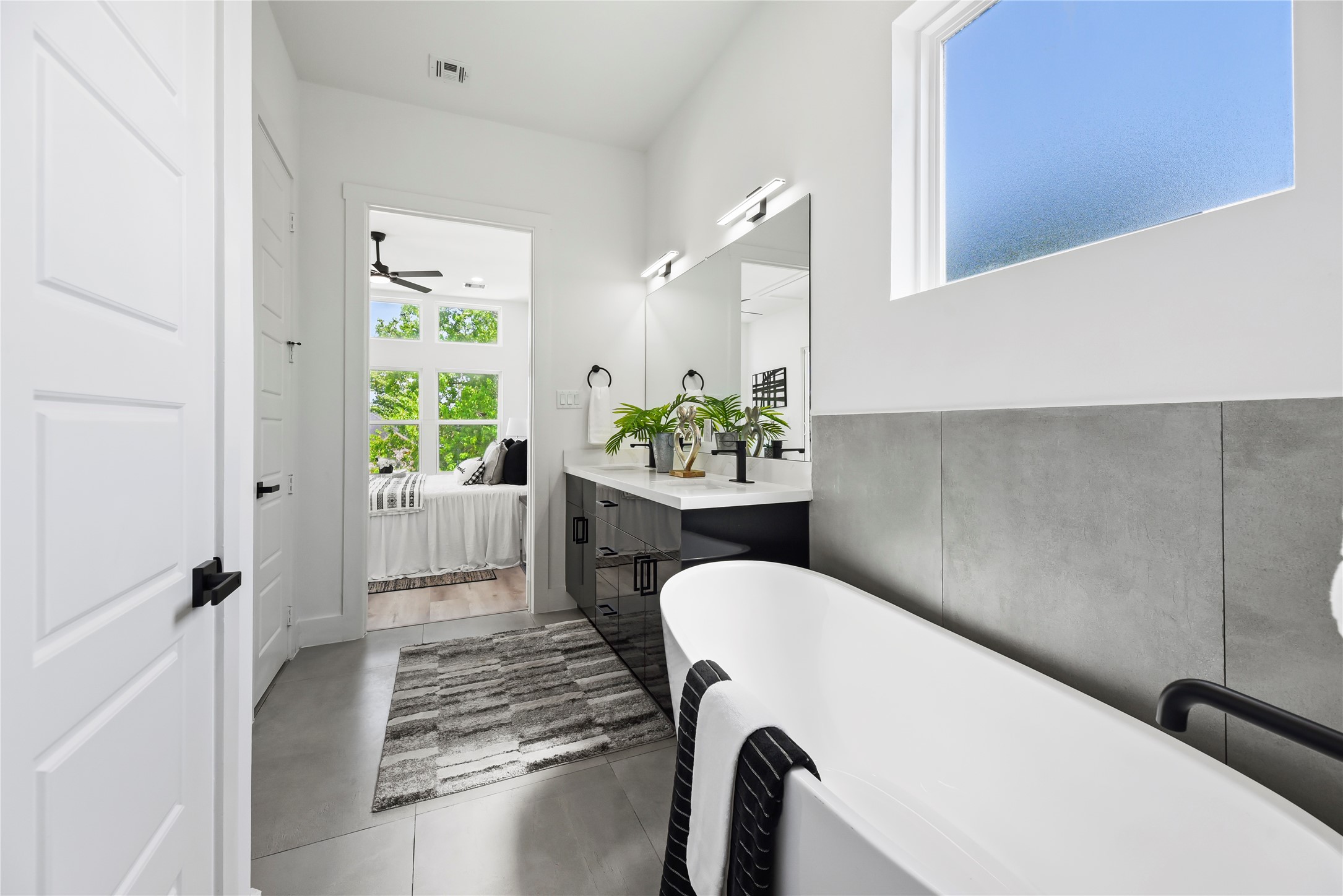 7210 England Street Houston, TX 77021 - Photo 37 of 37 a workspace with furniture and window