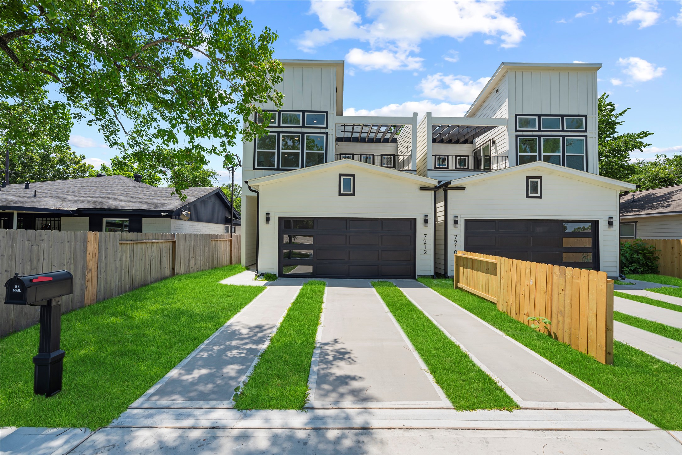 7210 England Street Houston, TX 77021 - Photo 6 of 37 a view of a house with a yard