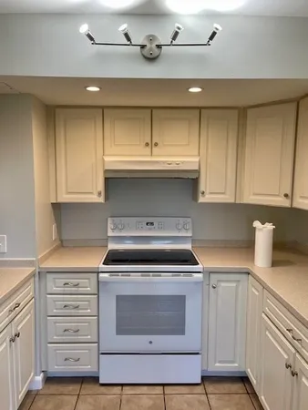 $4,200 | 1731 Beacon Street, Unit 1110, Brookline, MA 02445