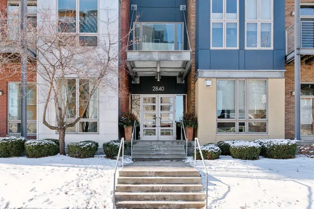 $389,500 | 2840 Bryant Avenue South, Unit E303, Minneapolis, MN 55408