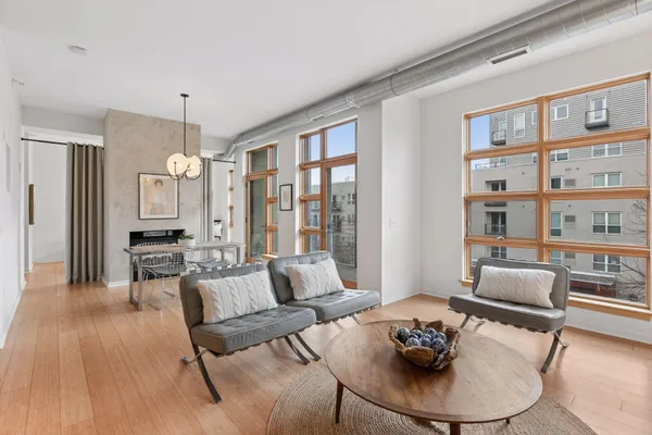 $379,500 | 2840 Bryant Avenue South, Unit E303, Minneapolis, MN 55408