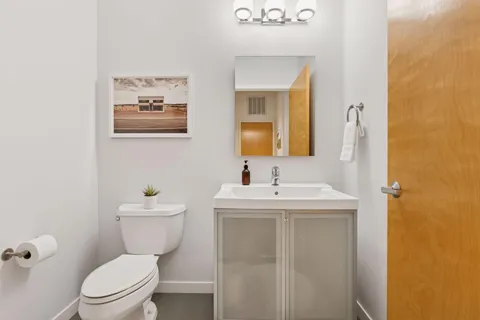 $379,500 | 2840 Bryant Avenue South, Unit E303, Minneapolis, MN 55408