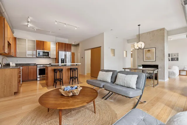 $389,500 | 2840 Bryant Avenue South, Unit E303, Minneapolis, MN 55408