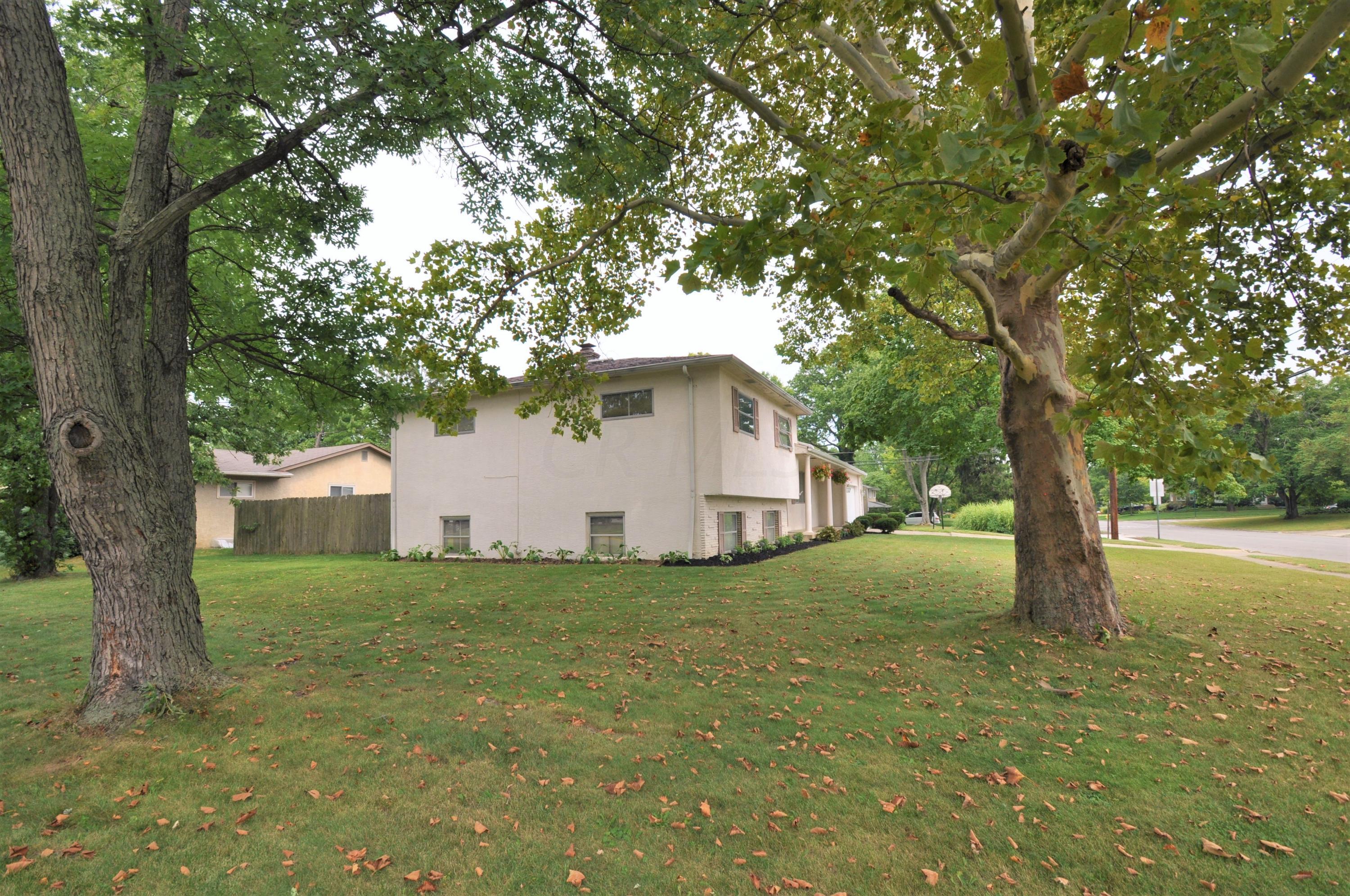 2362 Middlesex Road Columbus, OH 43220 - Photo 3 of 31
