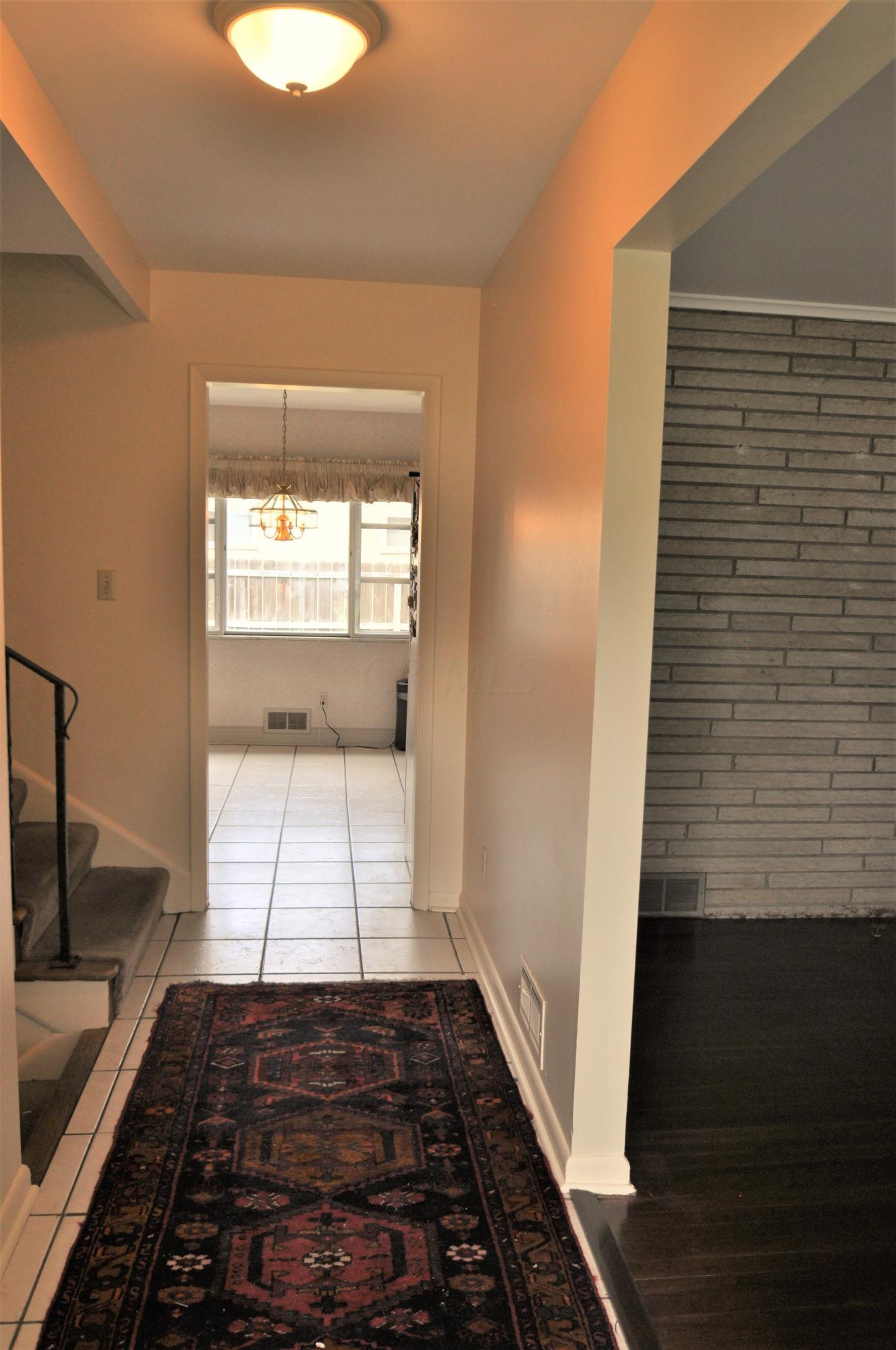 2362 Middlesex Road Columbus, OH 43220 - Photo 8 of 31
