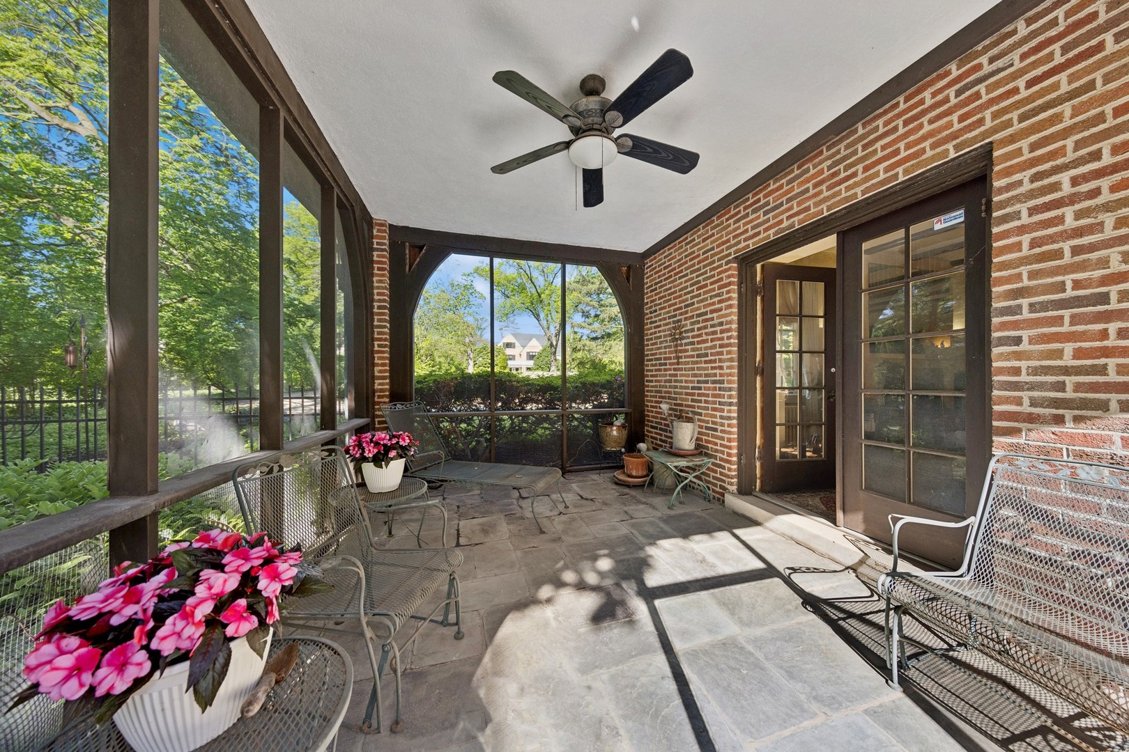 719 South County Line Road Hinsdale, IL 60521 - Photo 12 of 52 a living room filled with furniture