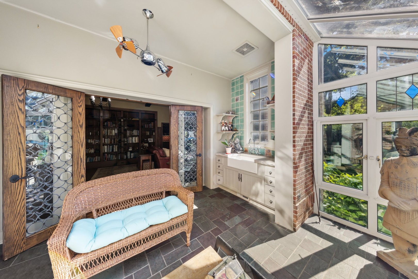 719 South County Line Road Hinsdale, IL 60521 - Photo 23 of 52 a room with furniture and window