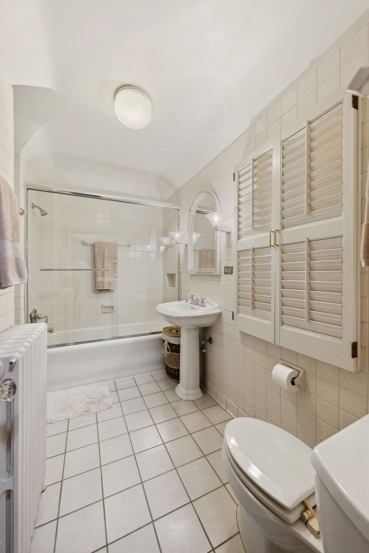 719 South County Line Road Hinsdale, IL 60521 - Photo 42 of 52 a bathroom with a sink toilet and shower