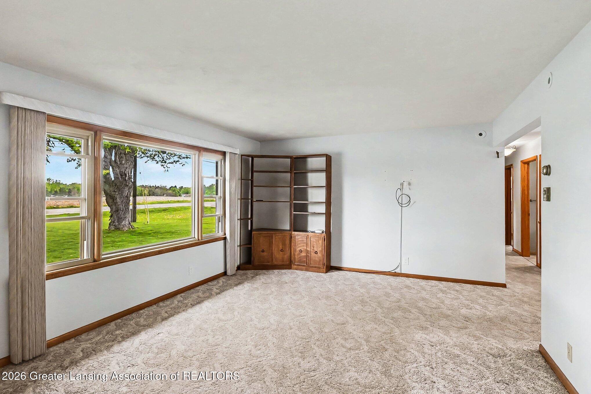 15515 Wood Road Lansing, MI 48906 - Photo 3 of 24 3-Living Room