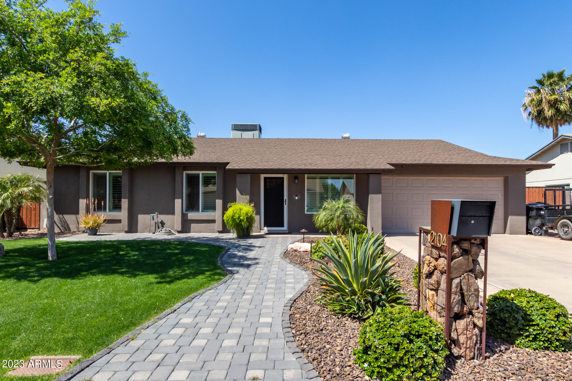 2104 South Beverly Mesa, AZ 85210 - Photo 2 of 27 02-Beverly