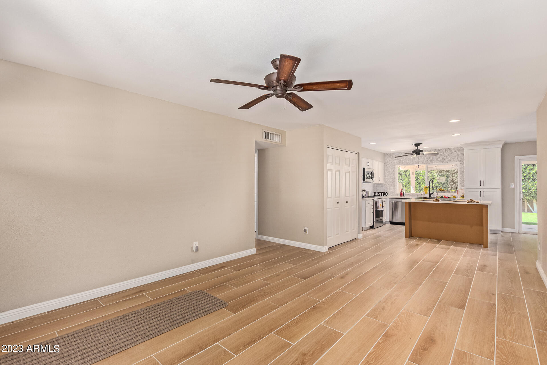 2104 South Beverly Mesa, AZ 85210 - Photo 5 of 27 08-Beverly