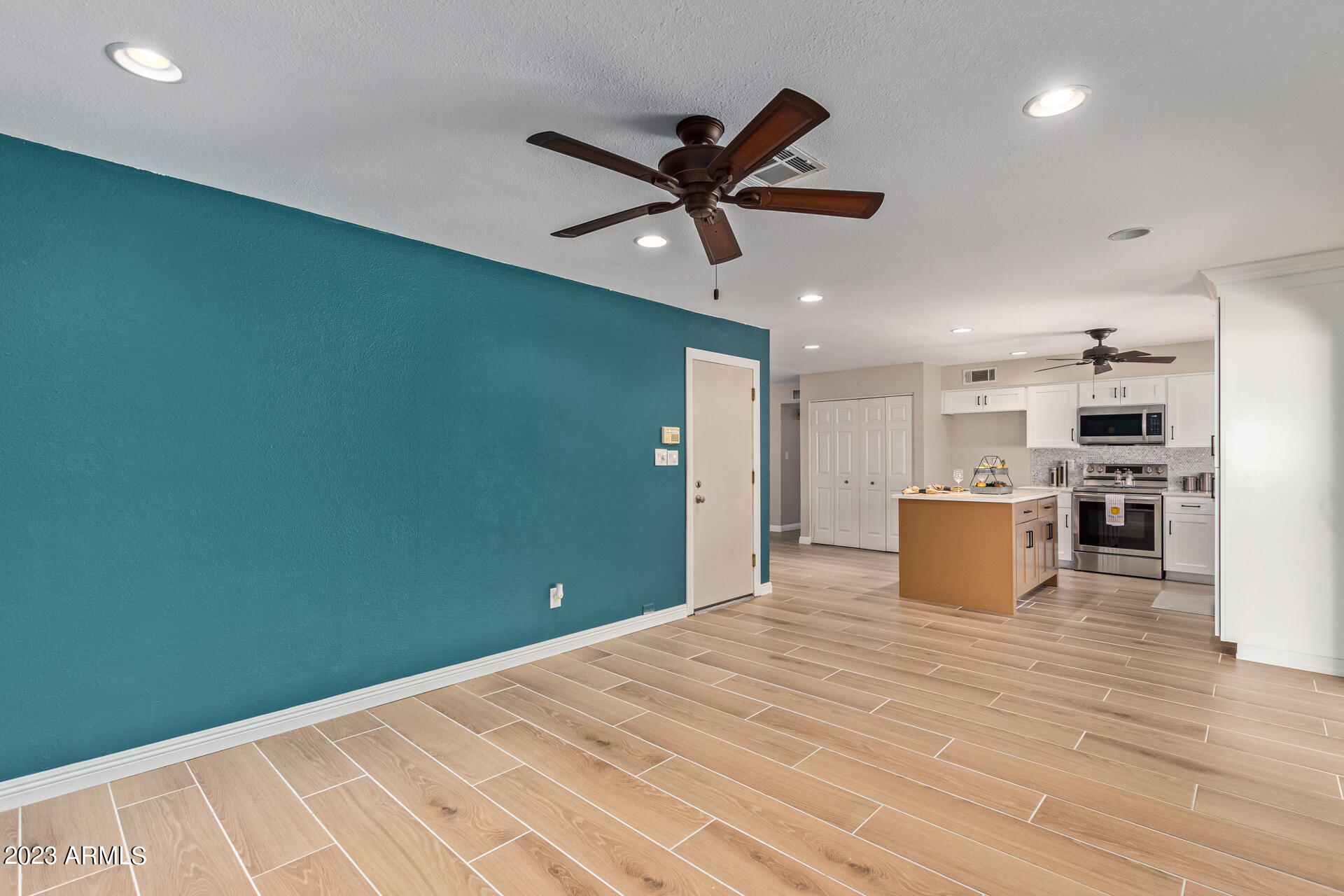 2104 South Beverly Mesa, AZ 85210 - Photo 9 of 27 12-Beverly