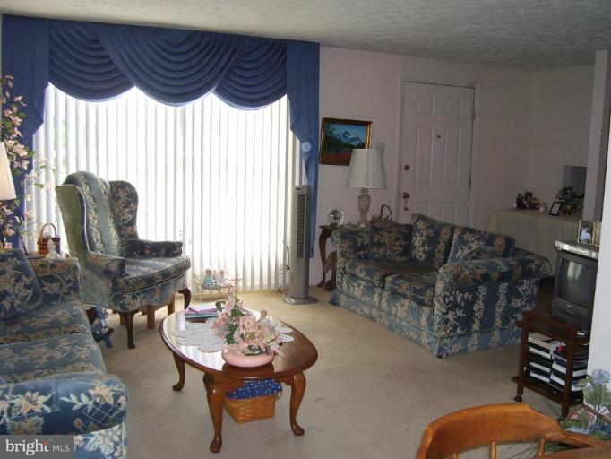 82 Yew Road Essex, MD 21221 - Photo 2 of 30 Living Room