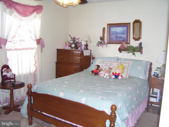 82 Yew Road Essex, MD 21221 - Photo 15 of 30 Bedroom #1