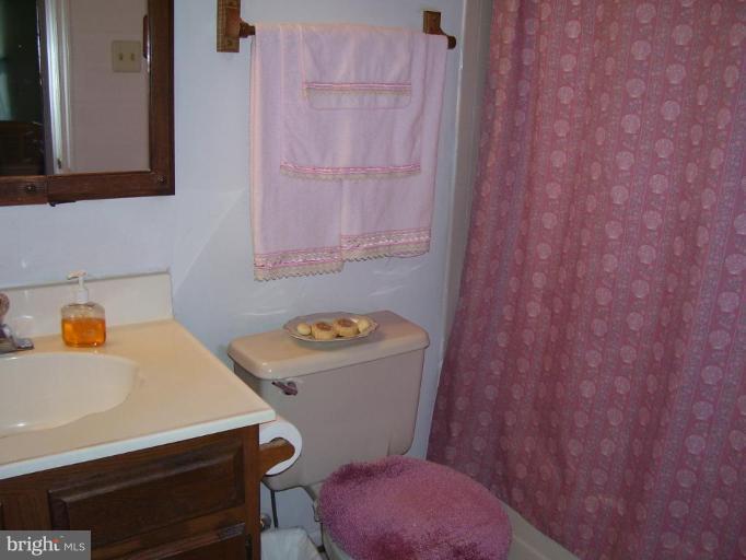 82 Yew Road Essex, MD 21221 - Photo 17 of 30 Bath #1