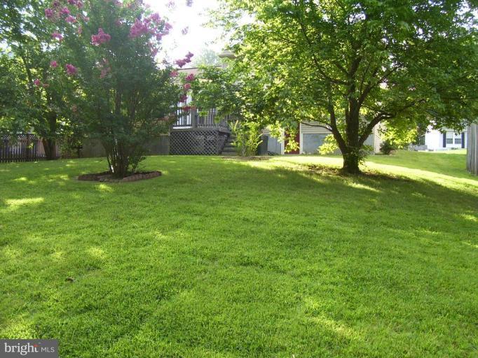 82 Yew Road Essex, MD 21221 - Photo 26 of 30 Back yard