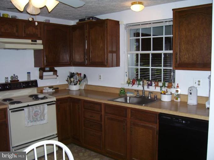 82 Yew Road Essex, MD 21221 - Photo 8 of 30 Kitchen #3