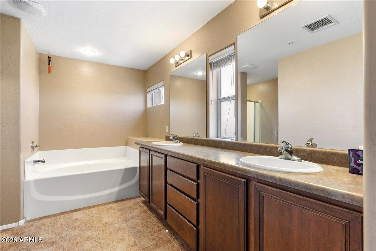 813 Alfonse Road Clarkdale, AZ 86324 - Photo 18 of 41 a bathroom with a bathtub sink double vanity and mirror