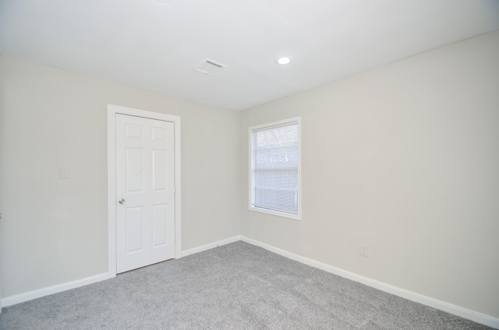 5238 Keystone Street Houston, TX 77021 - Photo 25 of 31 Third bedroom featuring a window with blinds and carpeted flooring.