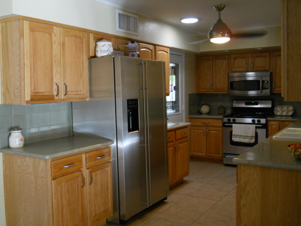 405 East Griswold Road Phoenix, AZ 85020 - Photo 5 of 12 Kitchen w/ new cabinets, countertops, SS