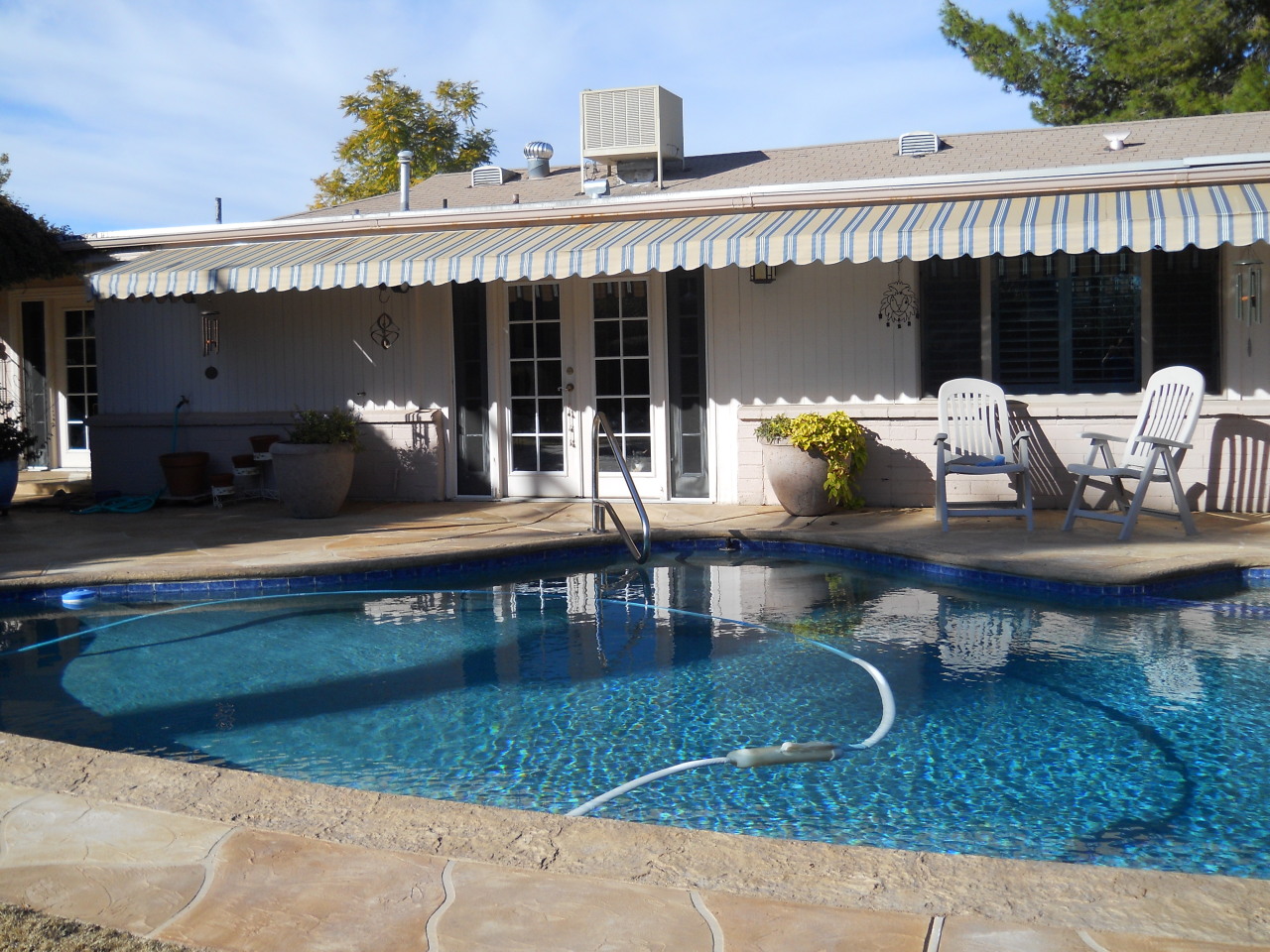 405 East Griswold Road Phoenix, AZ 85020 - Photo 8 of 12 Large covered patio w/ French Doors
